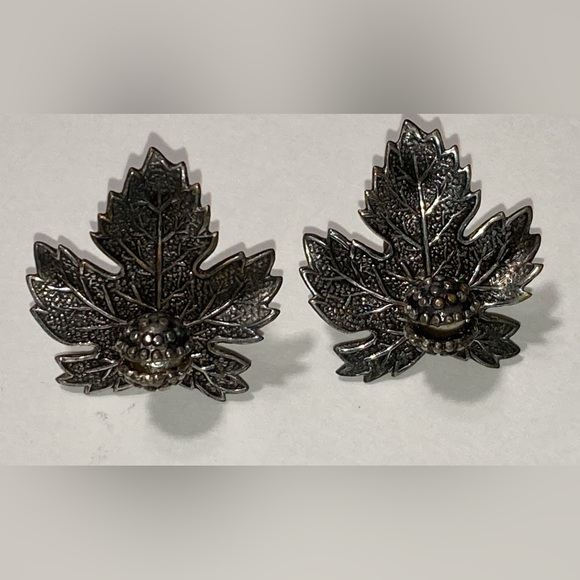 LOT OF 4 VINTAGE SILVER TONE CLIP ON EARRINGS - Picture 6 of 16